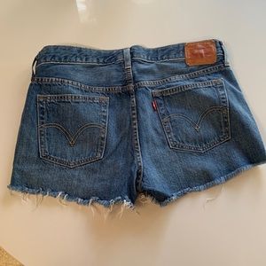 Levi Cut-off Jean Shorts Size 29